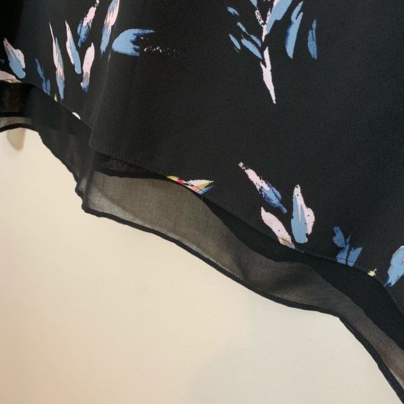 1.State Floral Layered Double V Neck Tank Size M - Picture 4 of 8